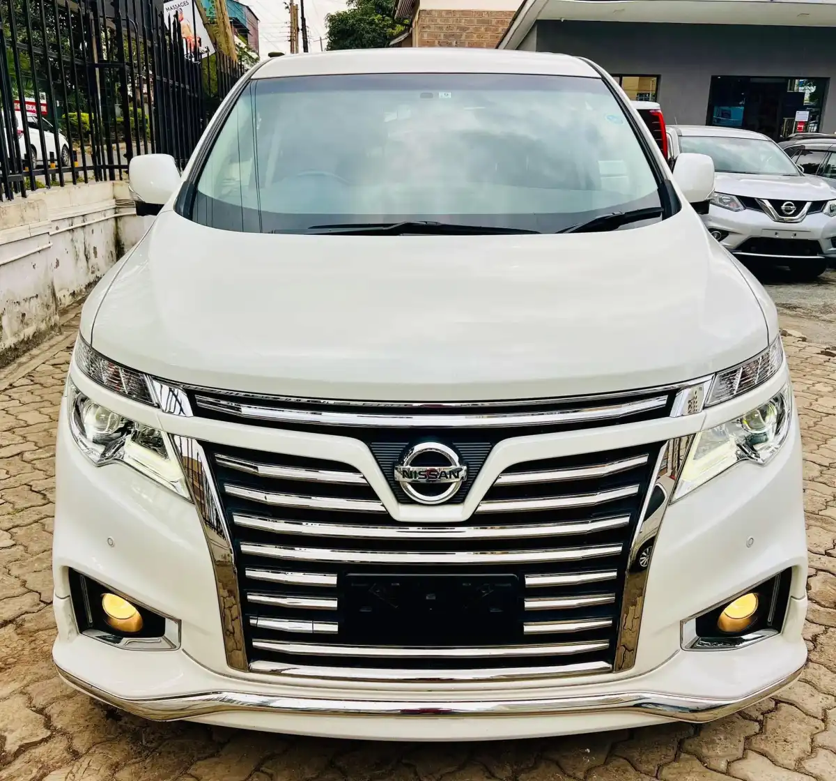 Nissan-Elgrand-