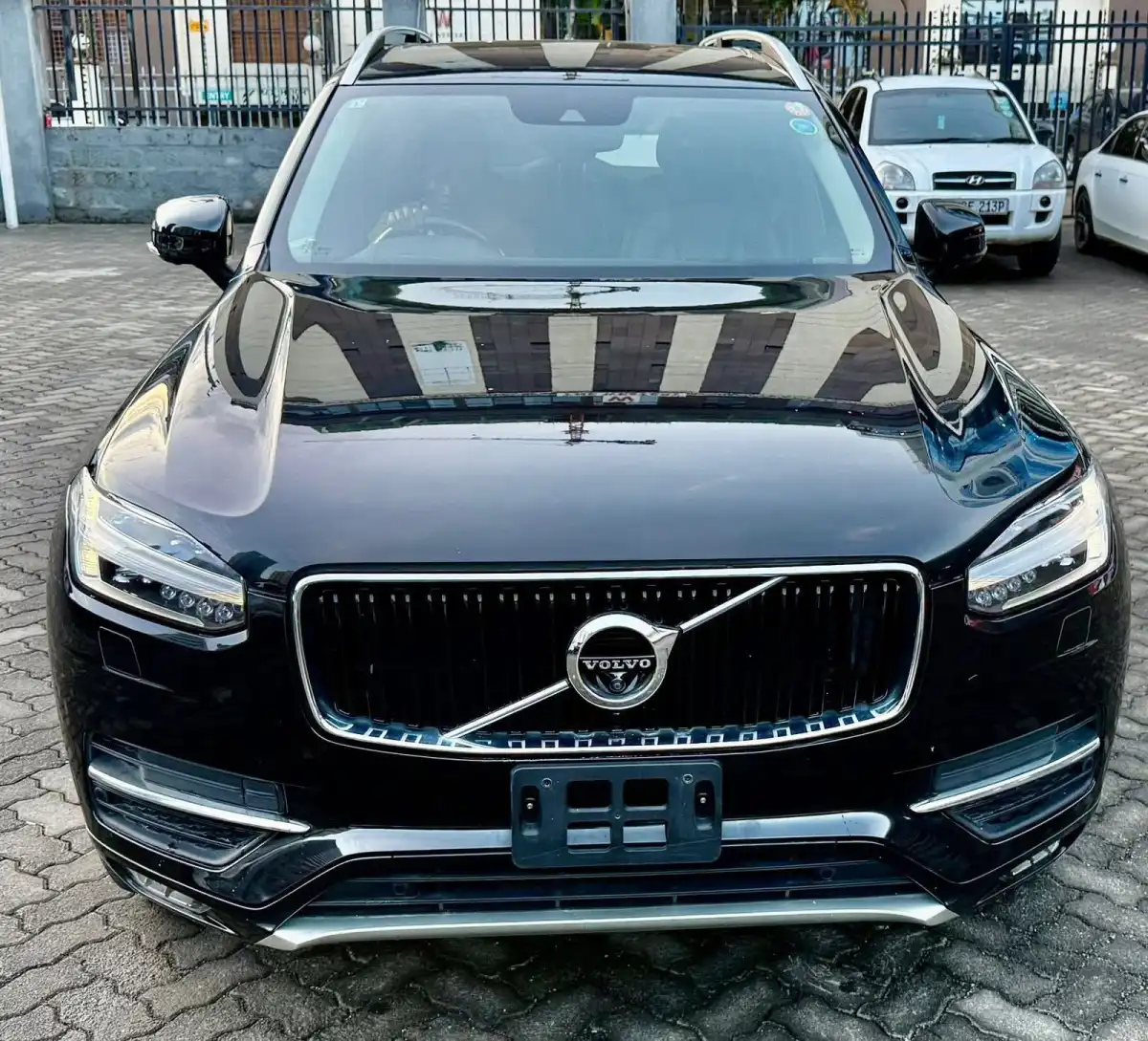 VOLVO-XC90-