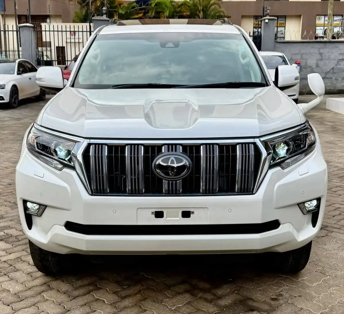 Toyota-Land_cruiser_Prado_TX-