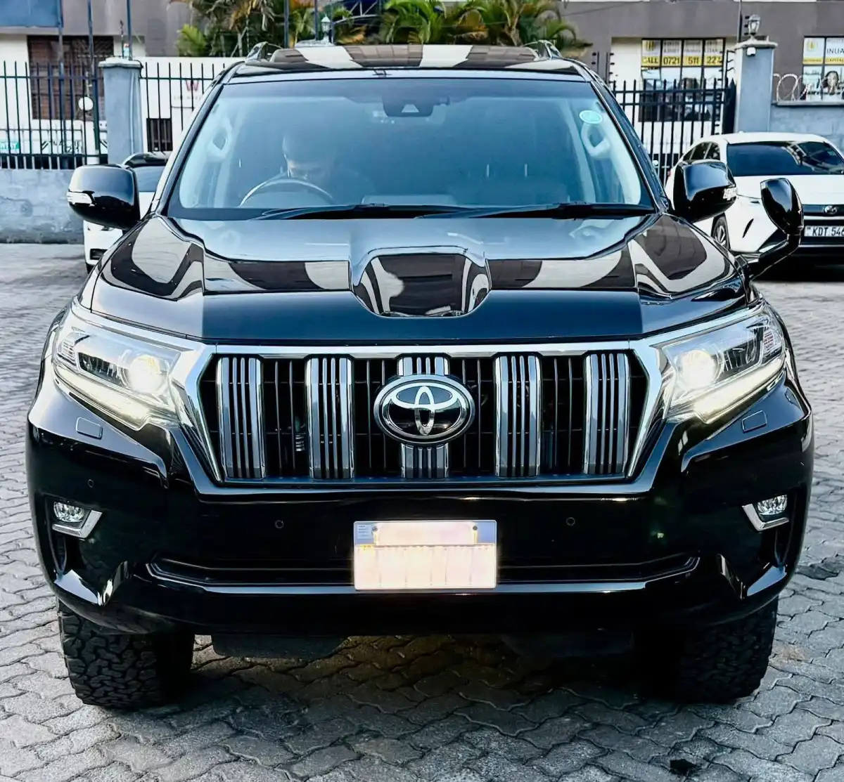 Toyota-Land_cruiser_Prado_TX-