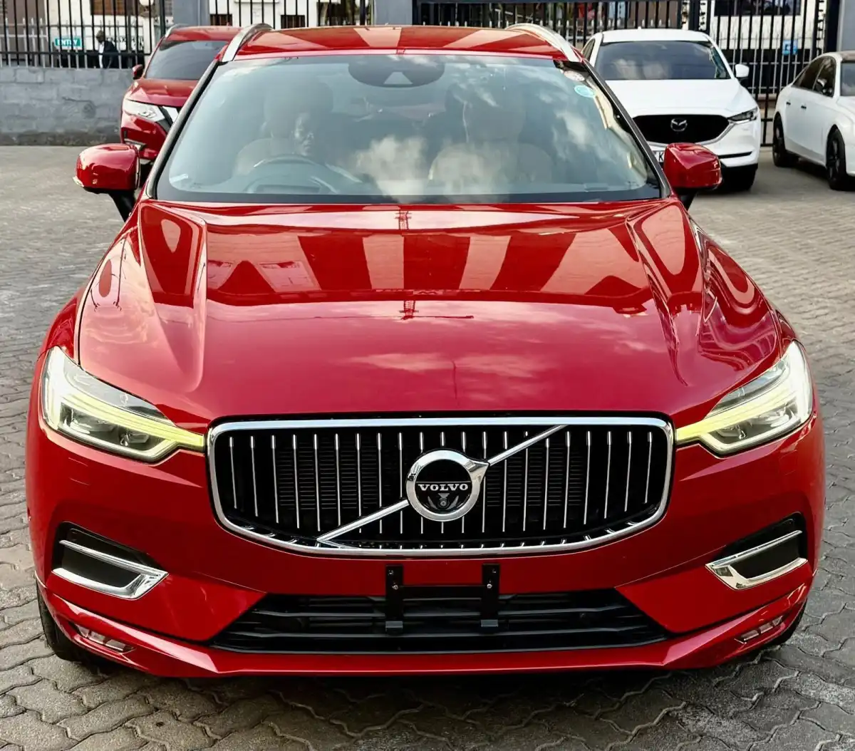 VOLVO-XC60-