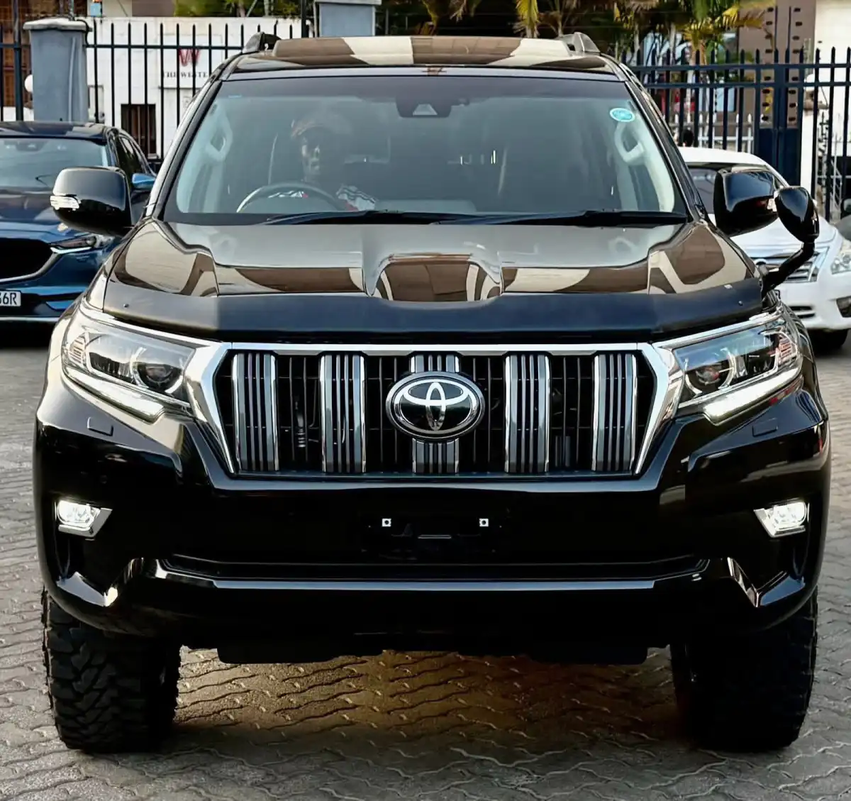 Toyota-LAND_CRUISER_PRADO-