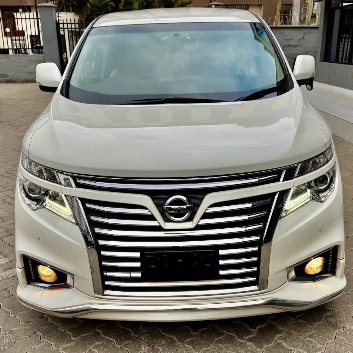 Nissan-Elgrand-