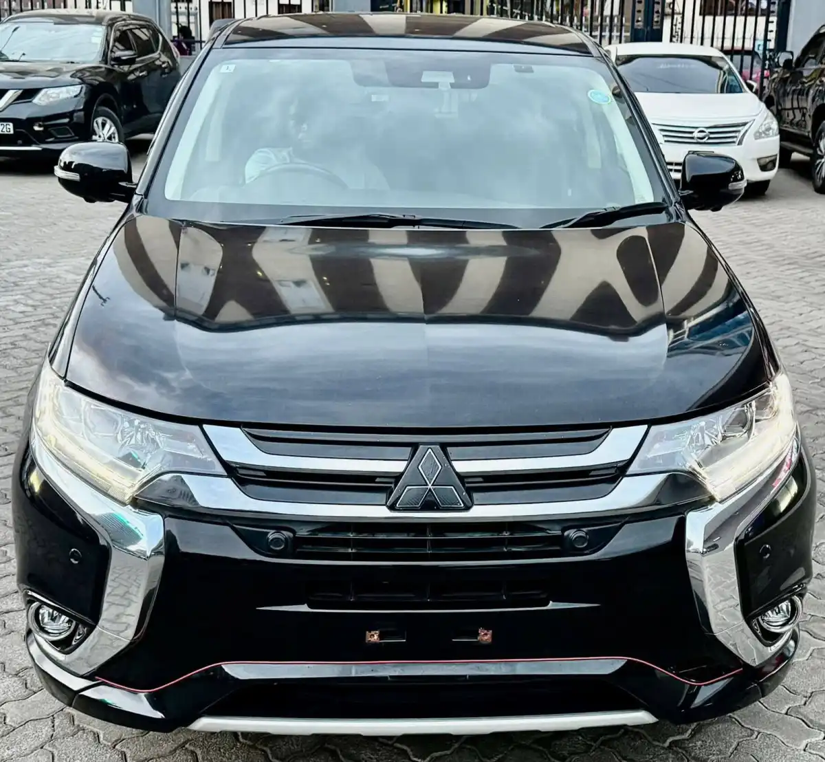 Mitsubishi-Outlander-