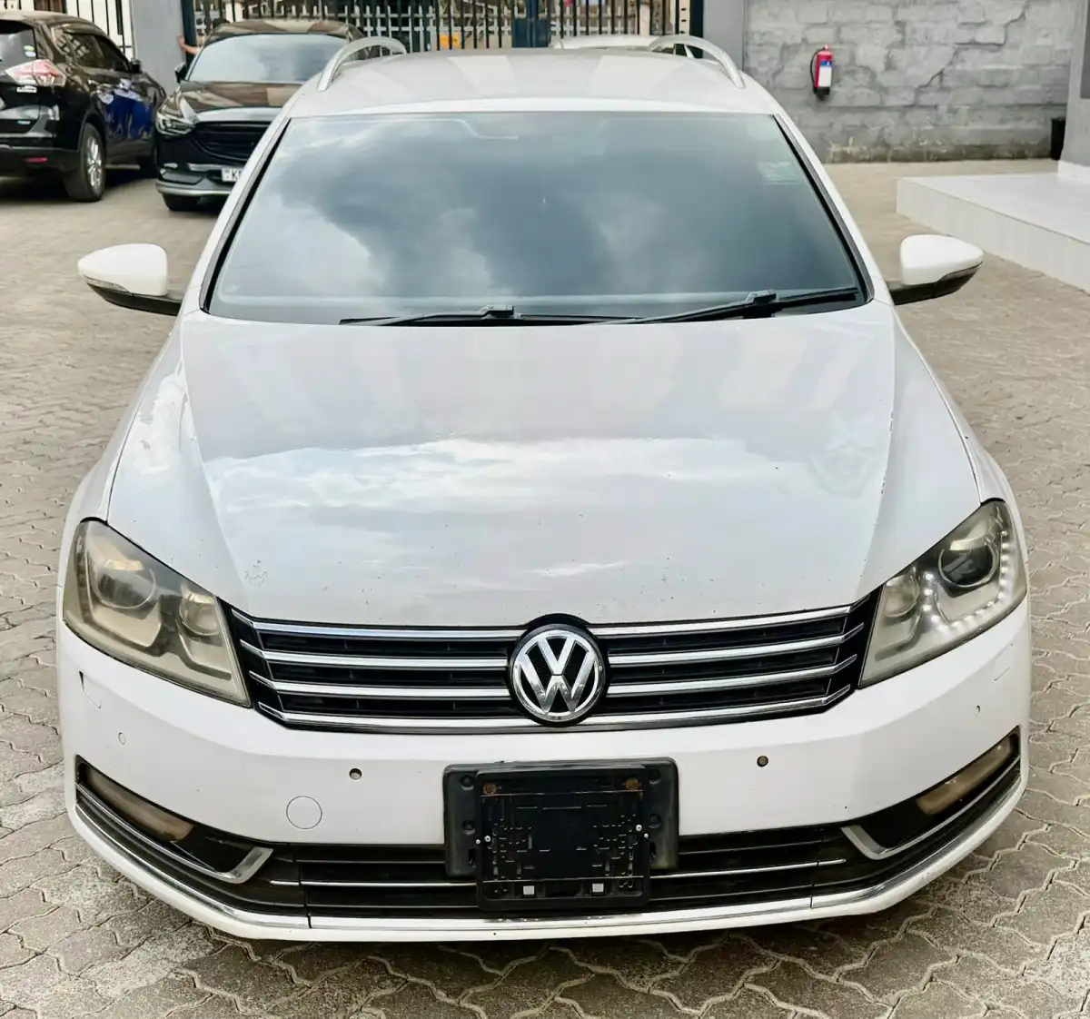 VOLKSWAGEN-Passat-