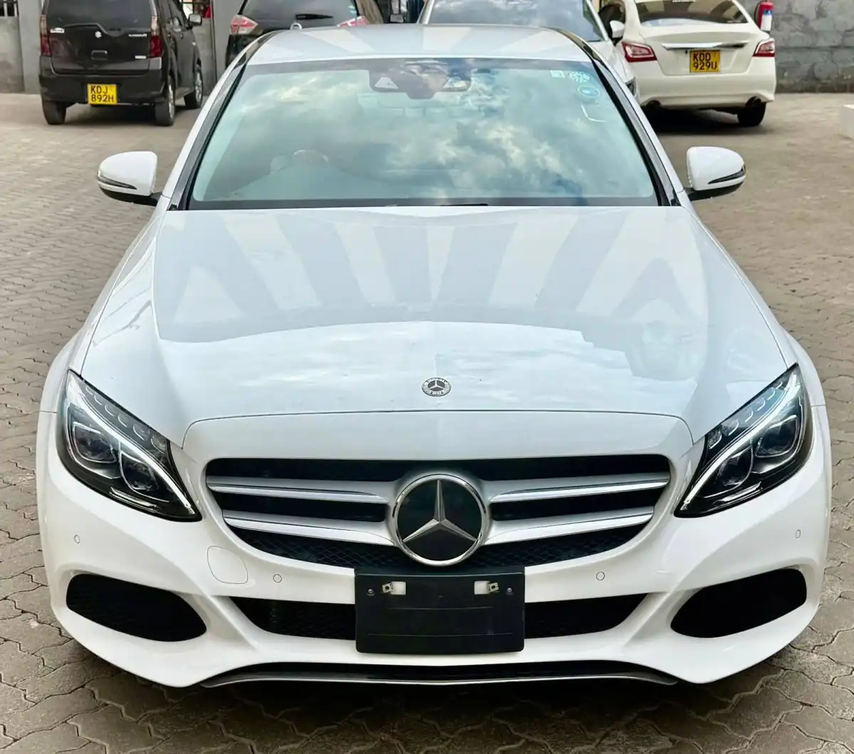 Mercedes_Benz-C200-