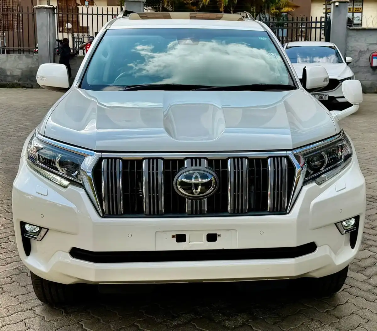 Toyota-Land_cruiser_Prado_TX-