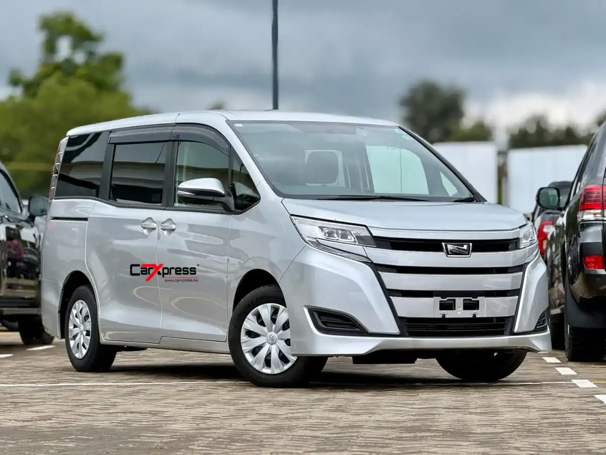 Toyota-Noah-