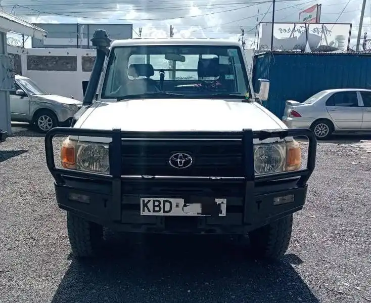 Toyota-Land_cruiser_79-