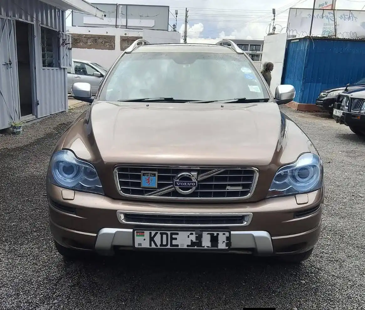 VOLVO-XC90-
