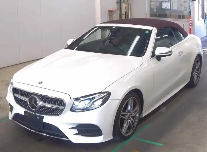 Mercedes_Benz-E200-