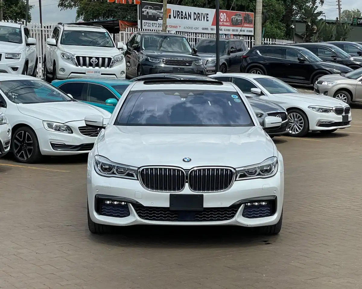 BMW-740e-