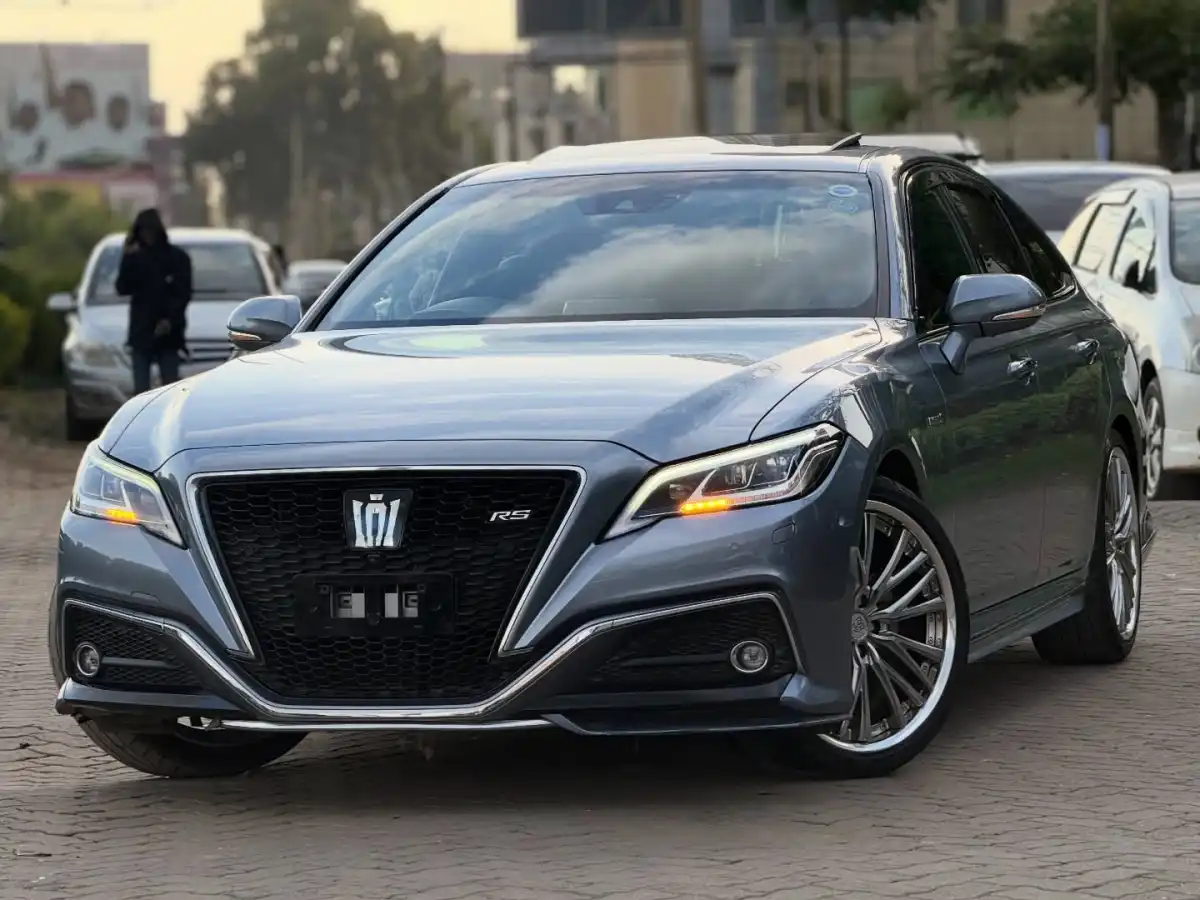 Toyota-Crown_Royal-