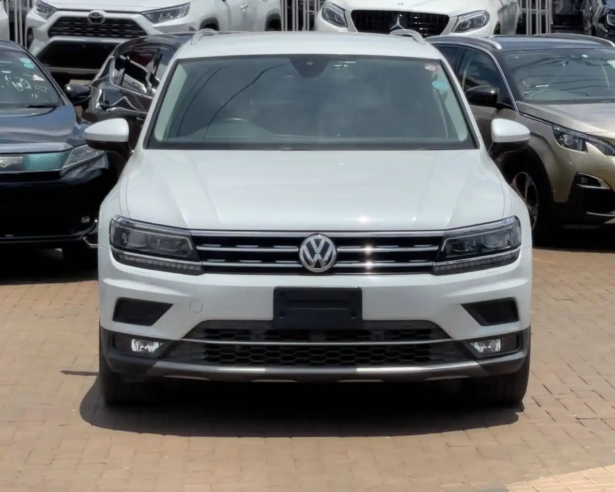VOLKSWAGEN-Tiguan-