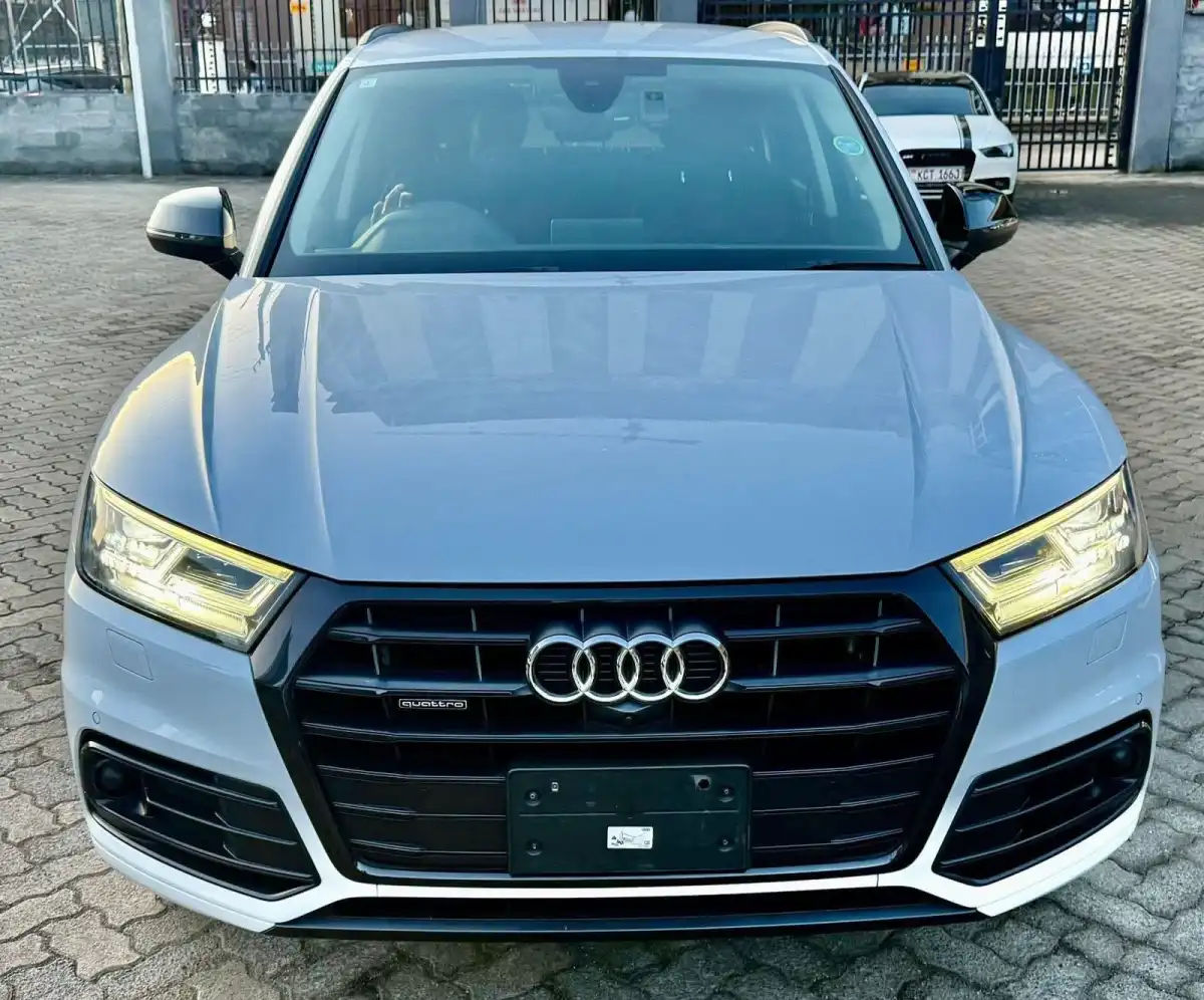 AUDI-Q5-