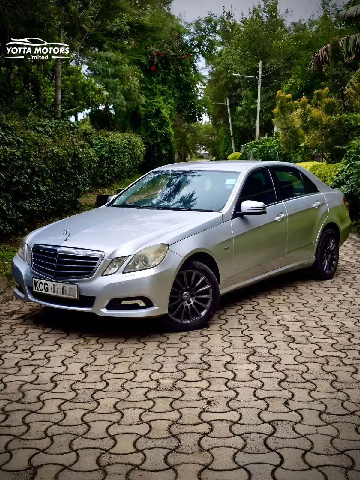 Mercedes_Benz-E350-