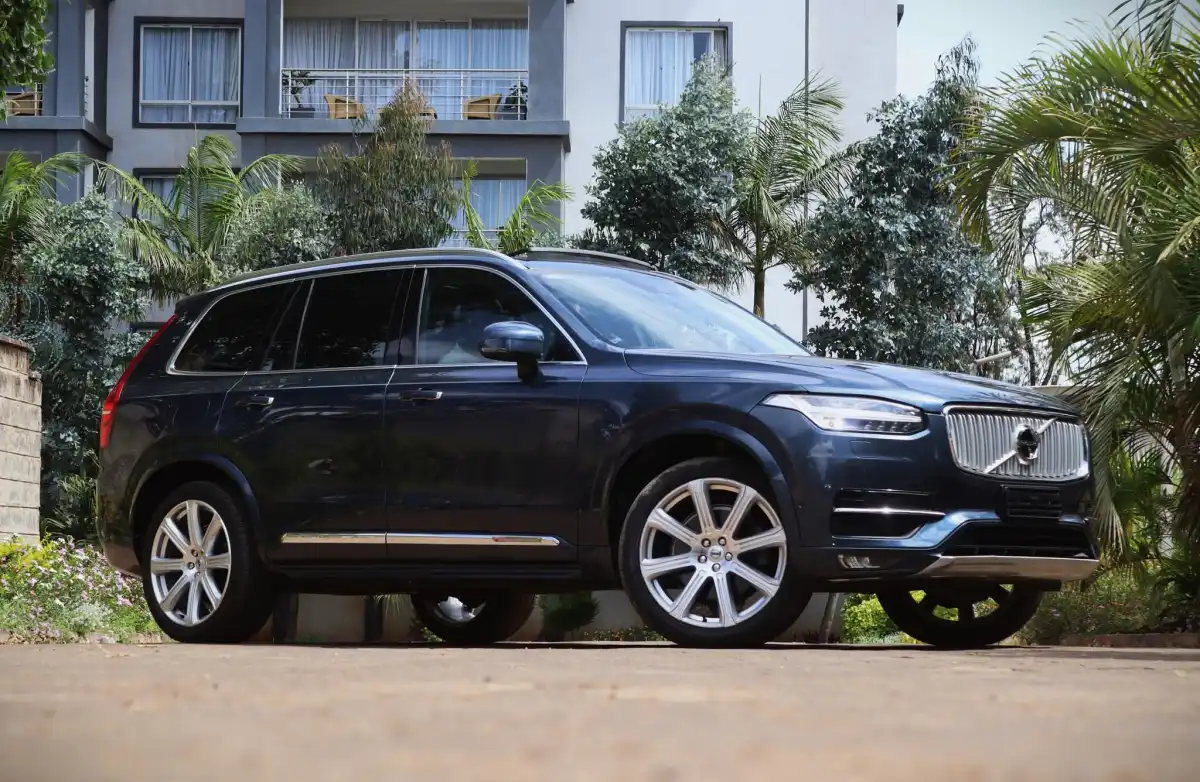VOLVO-XC90-