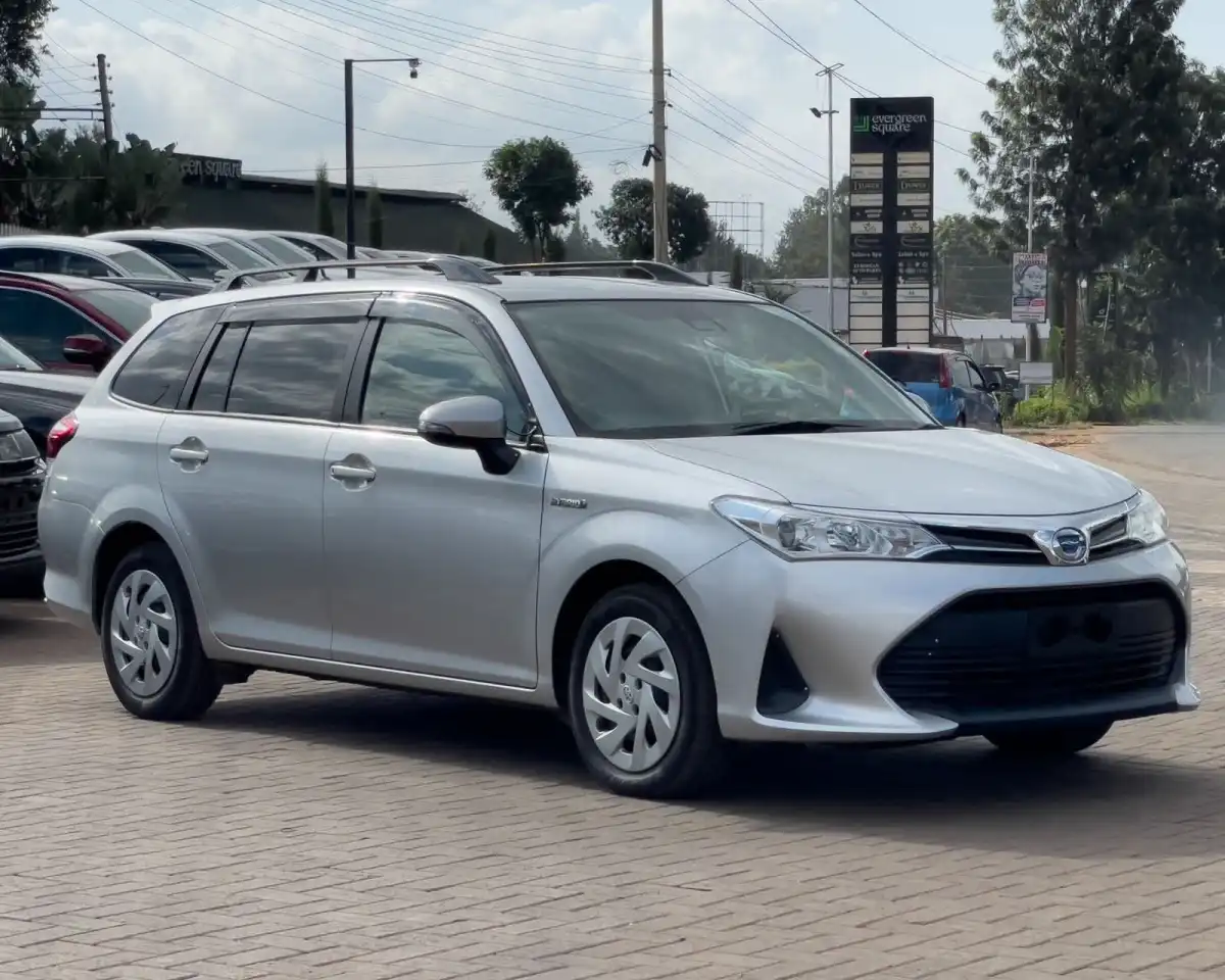Toyota-Fielder-