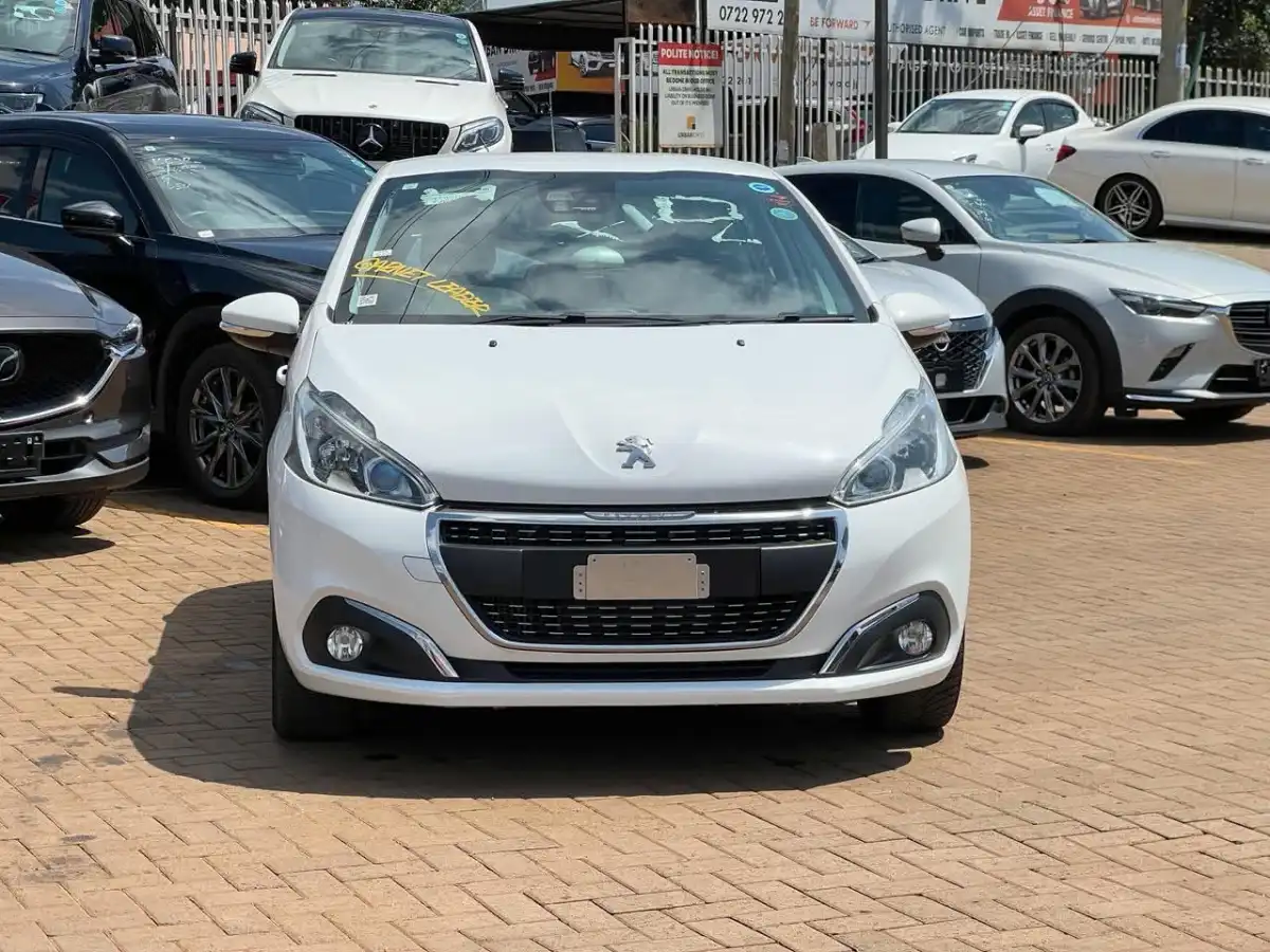 PEUGEOT-208-