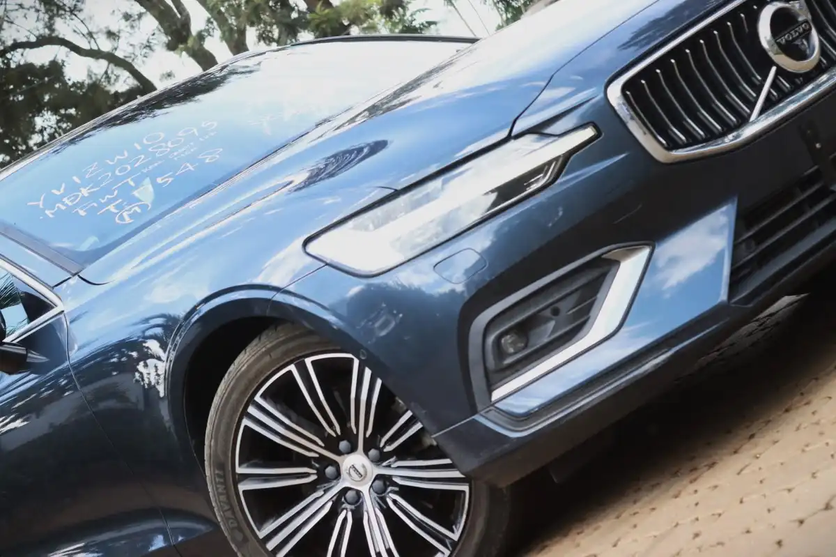 VOLVO-V60-