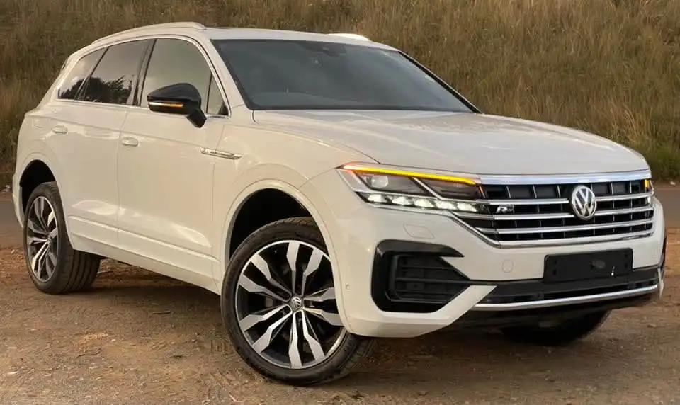 VOLKSWAGEN-Touareg-