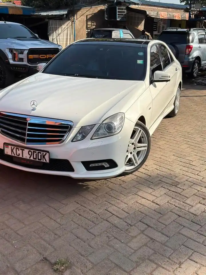 Mercedes_Benz-E250-