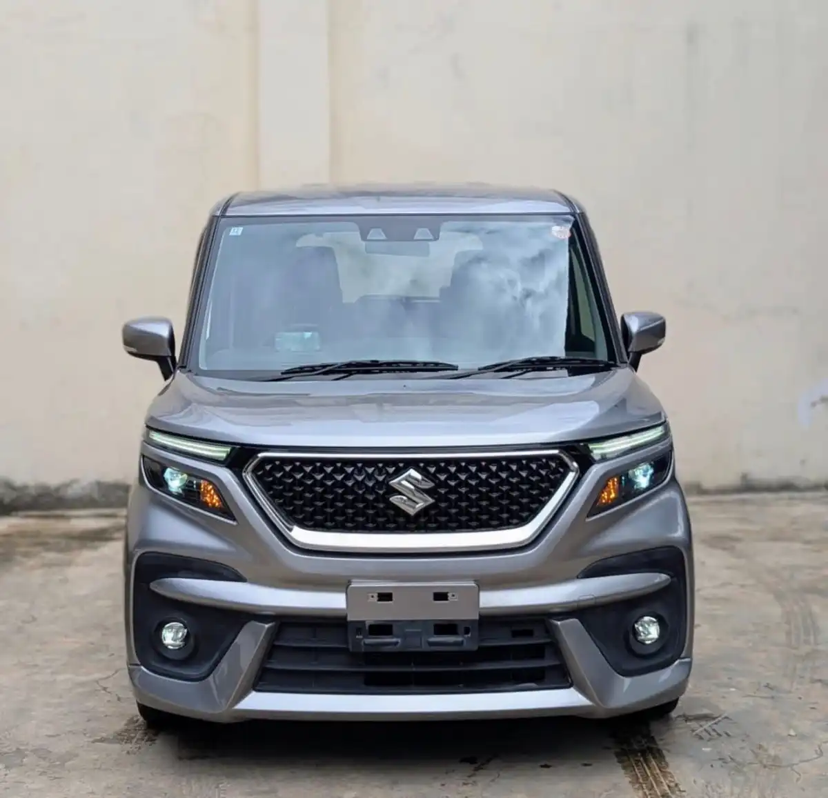 SUZUKI-Solio-