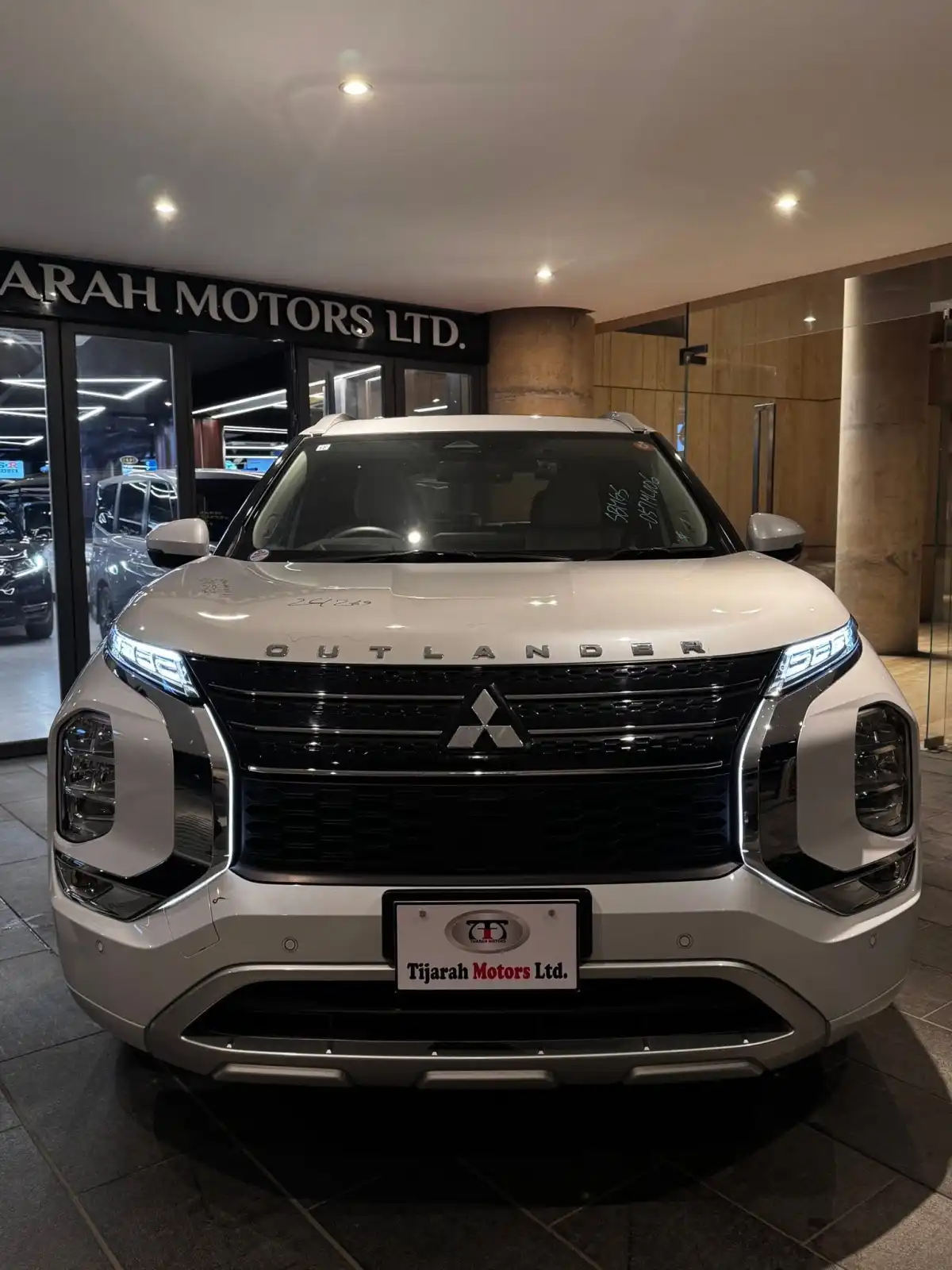 Mitsubishi-Outlander-