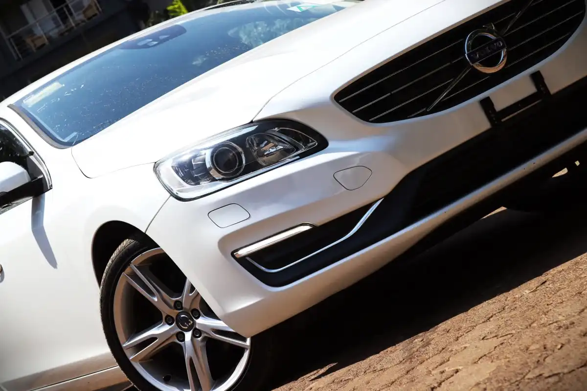 VOLVO-V60-