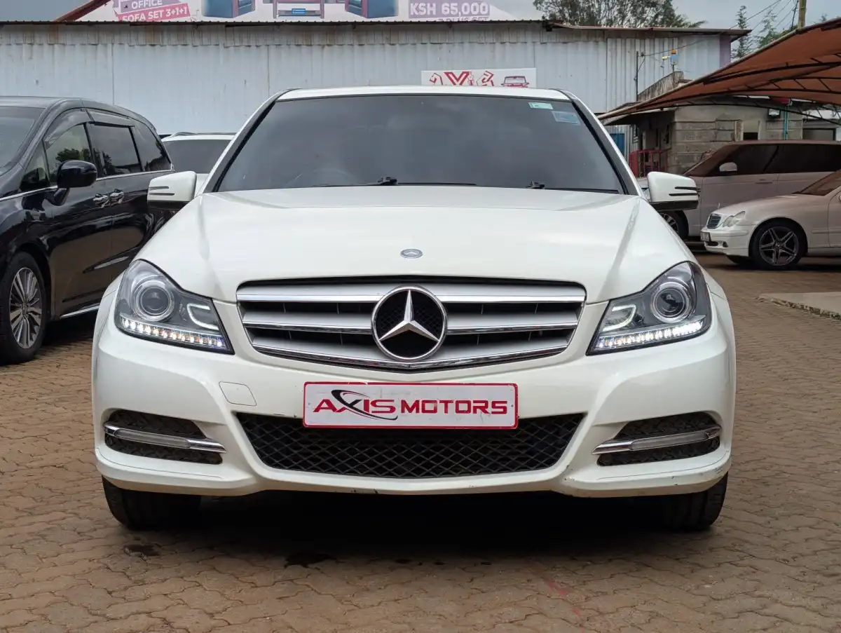 Mercedes_Benz-C180-
