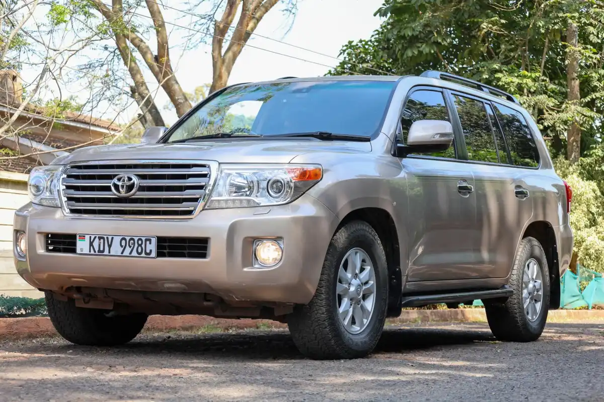Toyota-Land_Cruiser_V8-