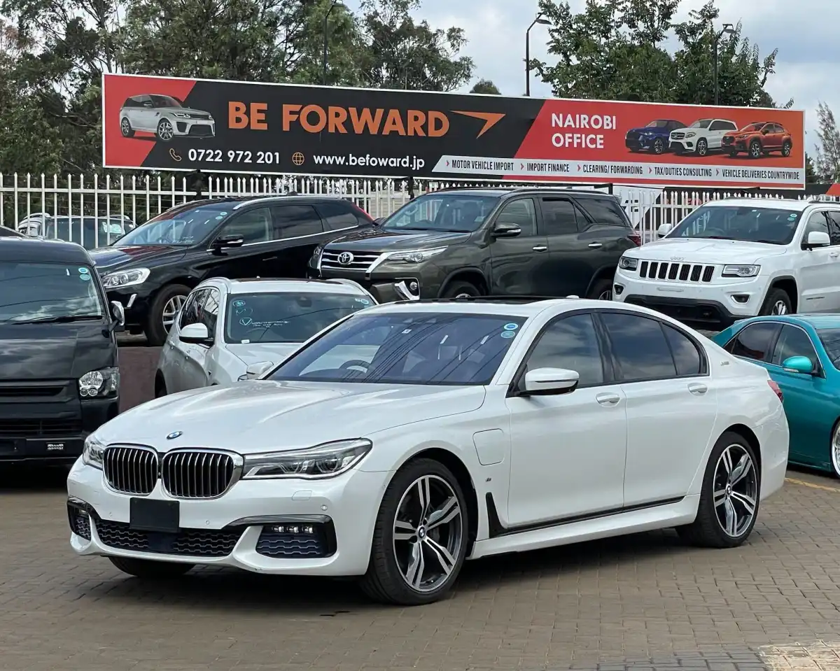 BMW-740e-