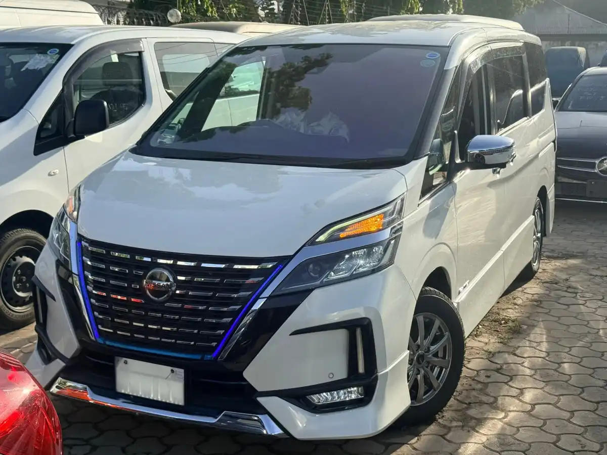 Nissan-Serena-