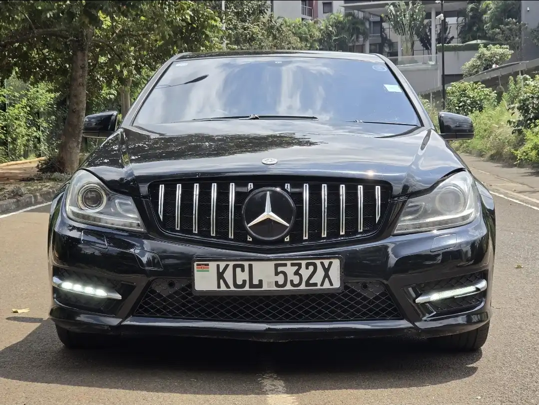 Mercedes_Benz-C200-