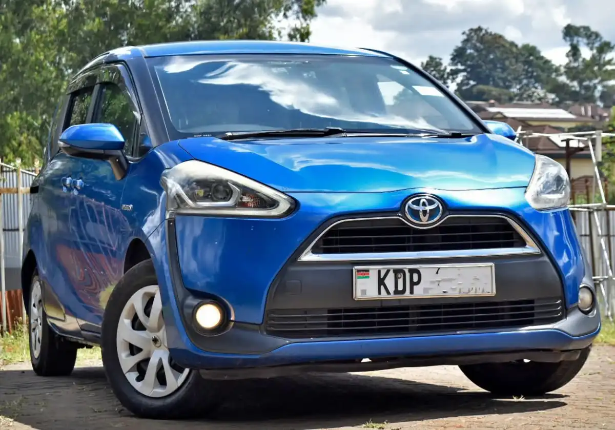 Toyota-Sienta-