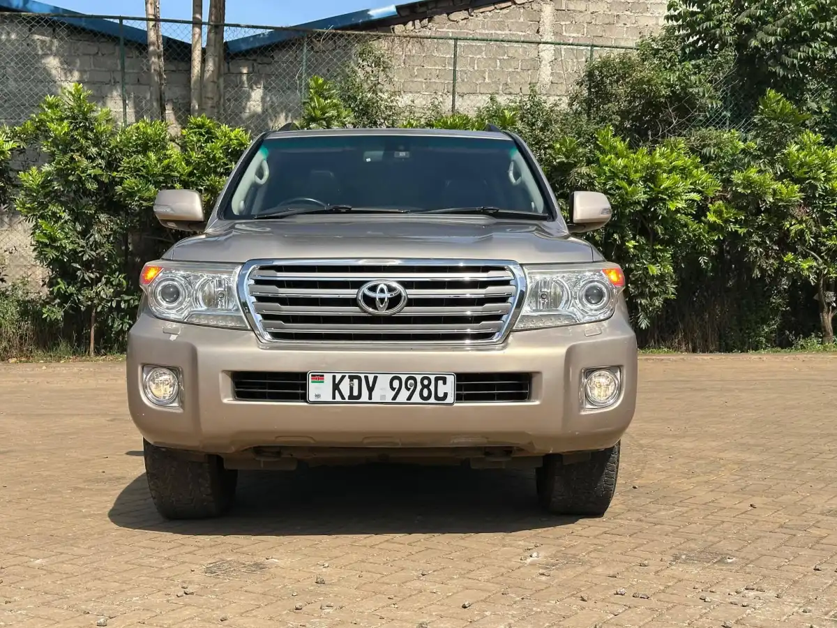 Toyota-Land_Cruiser_V8-