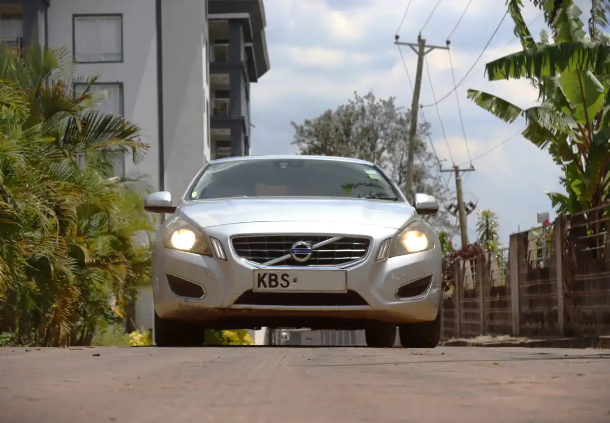 VOLVO-S60-