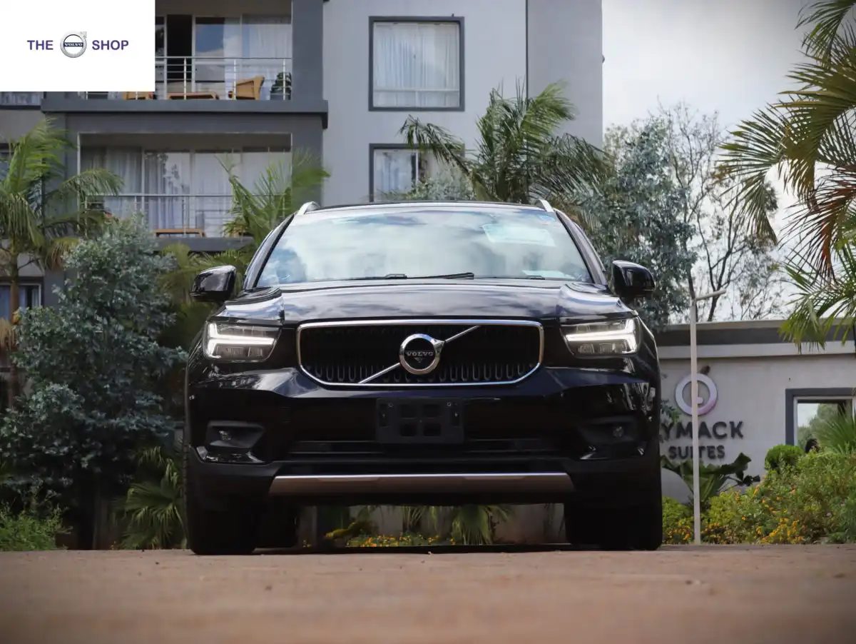 VOLVO-XC40-
