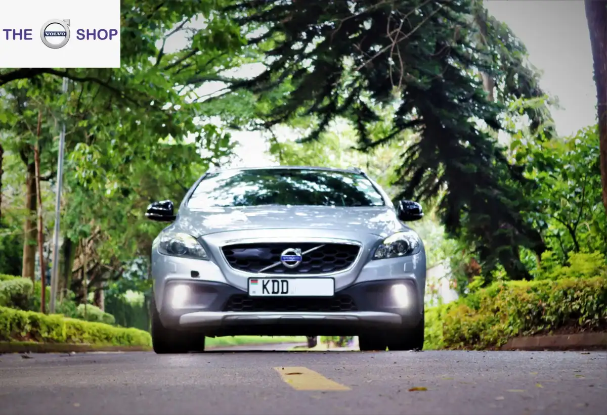 VOLVO-V40-