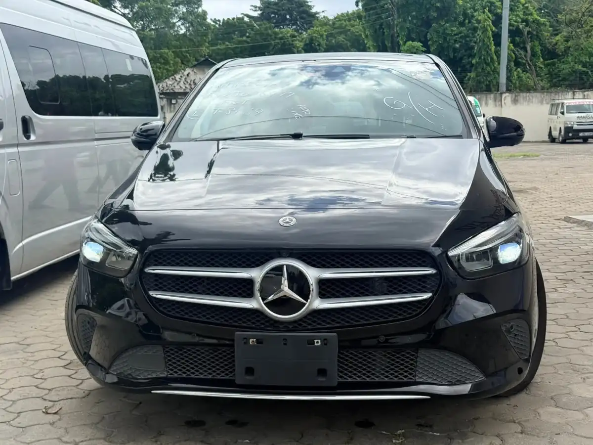 Mercedes_Benz-B_180-