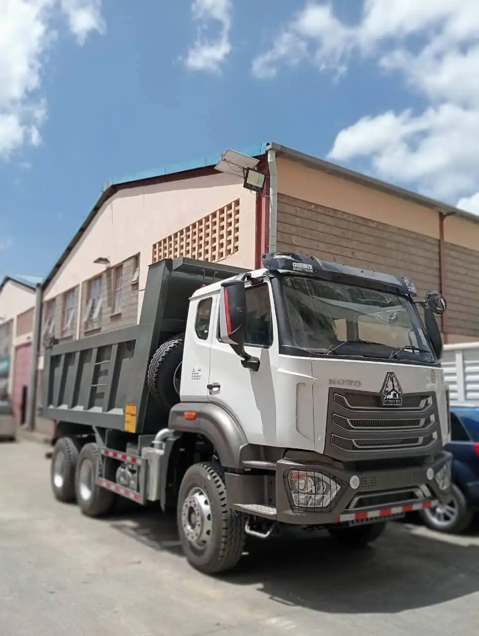 HOWO-NX_8x4_Tippers-