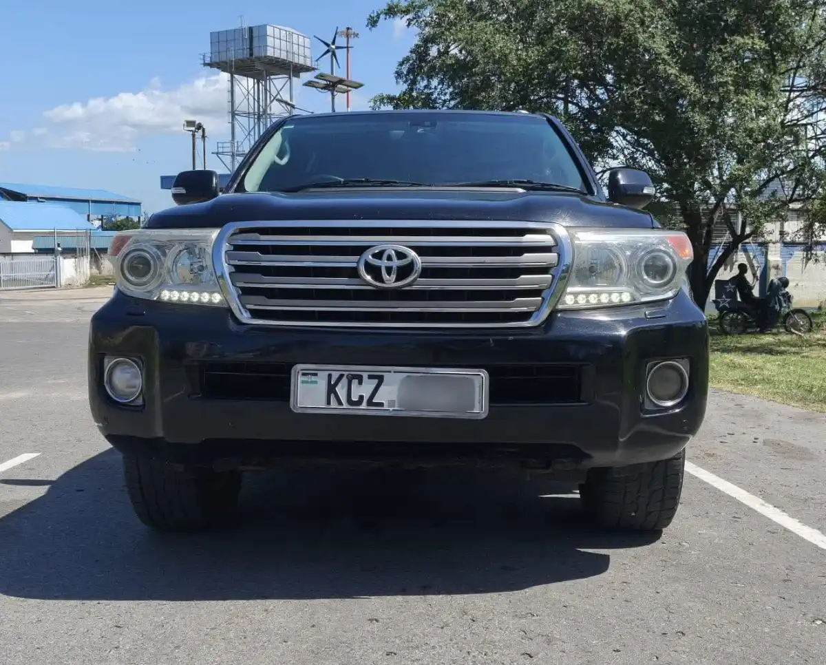 Toyota-Land_Cruiser_V8-