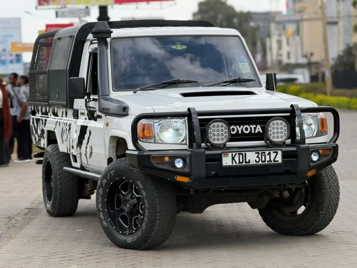Toyota-Land_cruiser_76-