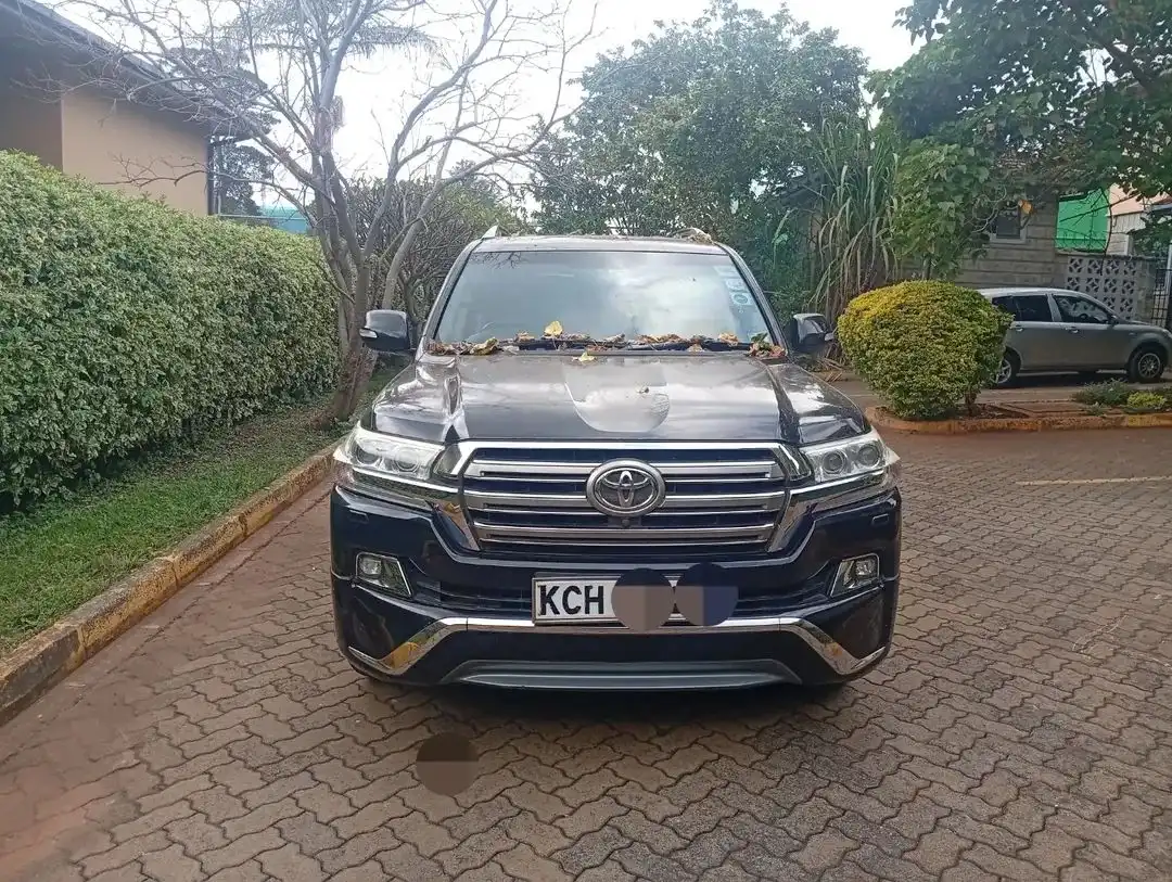 Toyota-Landcruiser_VXR-