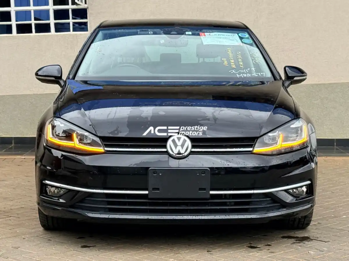 VOLKSWAGEN-Golf_TSI-