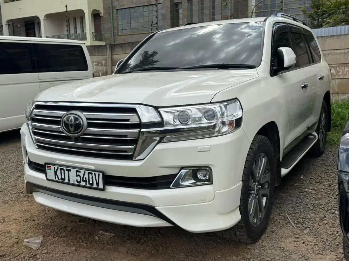 Toyota-Land_Cruiser_V8-