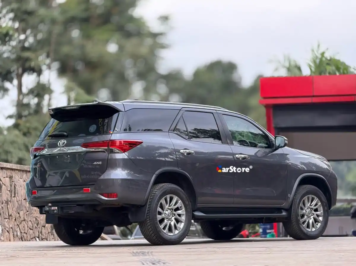 Toyota-Fortuner-