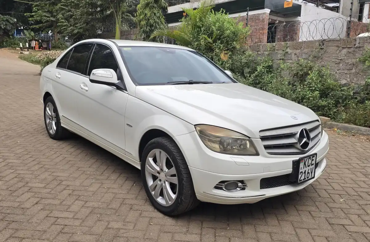 Mercedes_Benz-C200-
