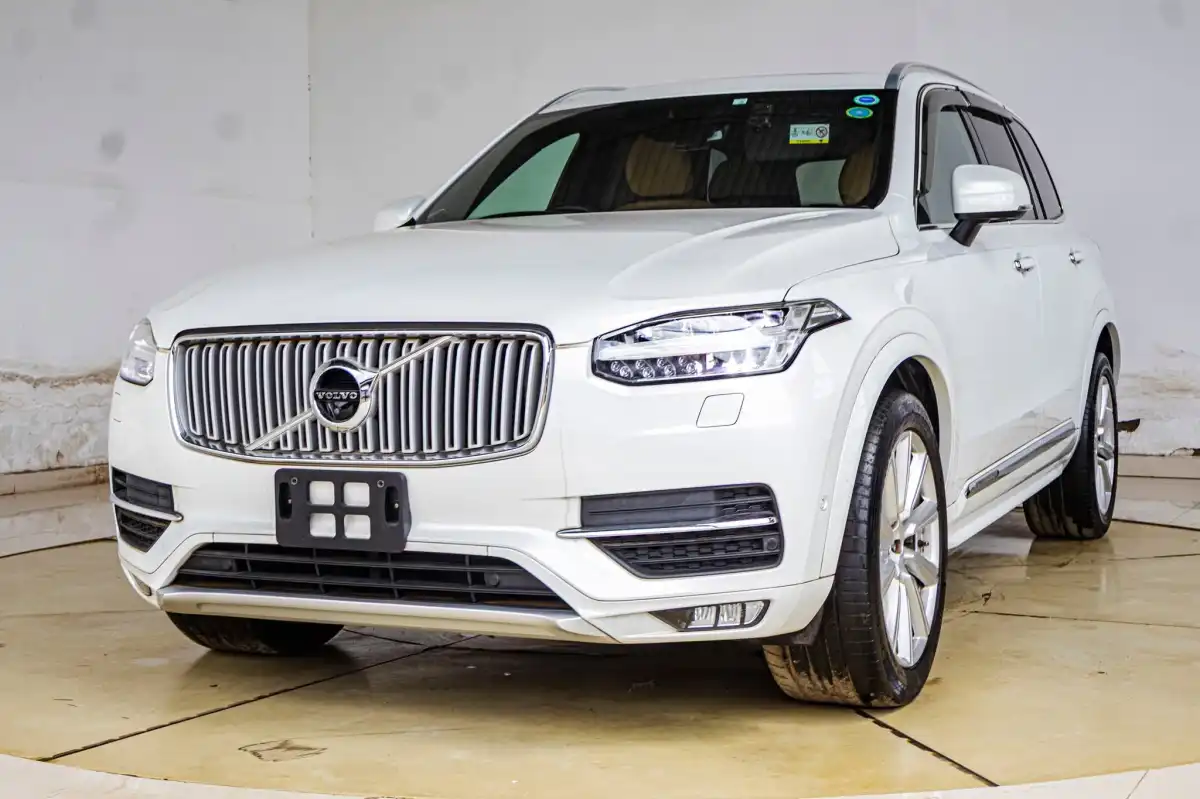 VOLVO-XC90-