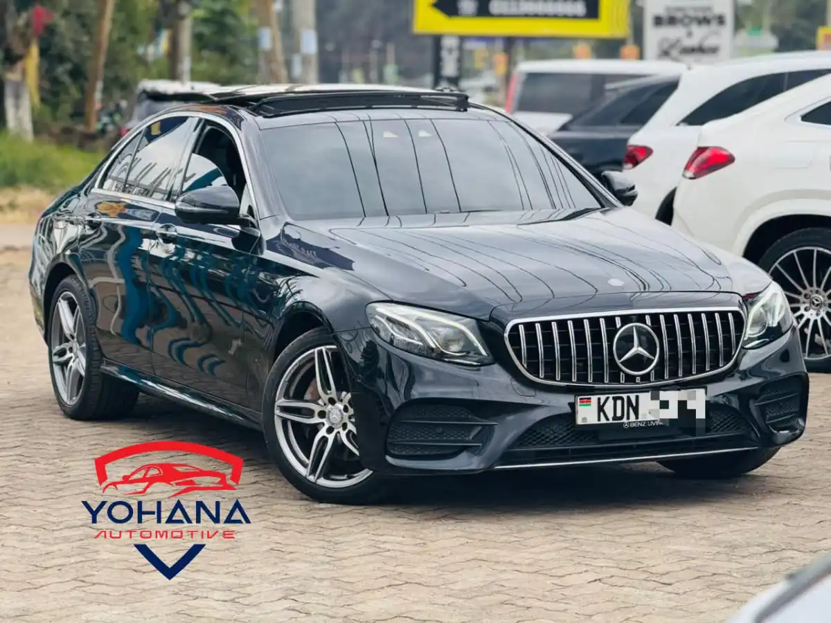 Mercedes_Benz-E200-